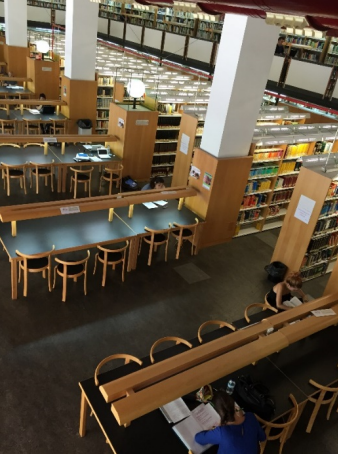 Interior de la Biblioteca de Humanidades