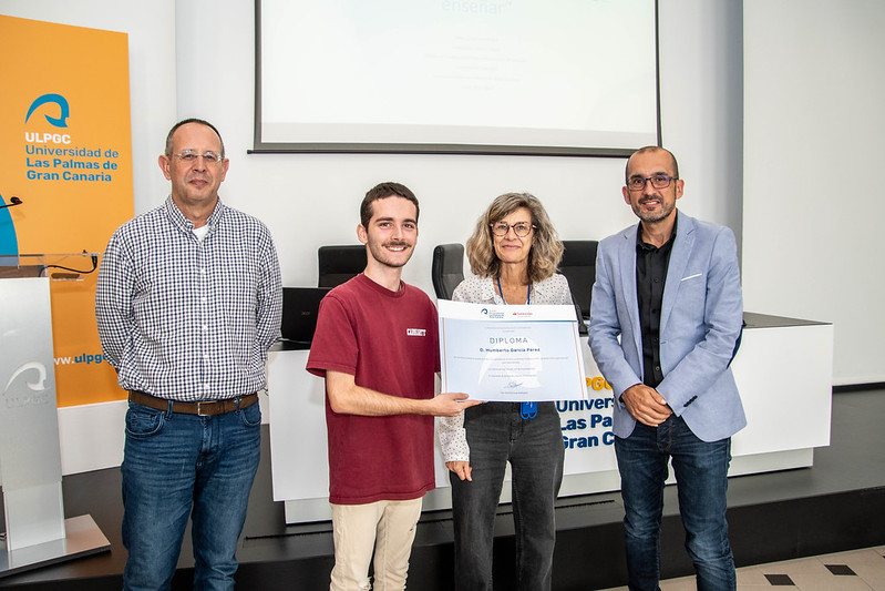 Humberto García Pérez recibiendo el primer premio del Concurso Buenas Prácticas ULPGC - Santander 2022